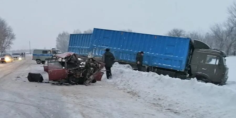 Рп 5 самойловка. ДТП Самойловка Саратовская область. Авария в Самойловке Саратовской области. Авария Самойловка КАМАЗ. ДТП Самойловка Саратовская область авария.