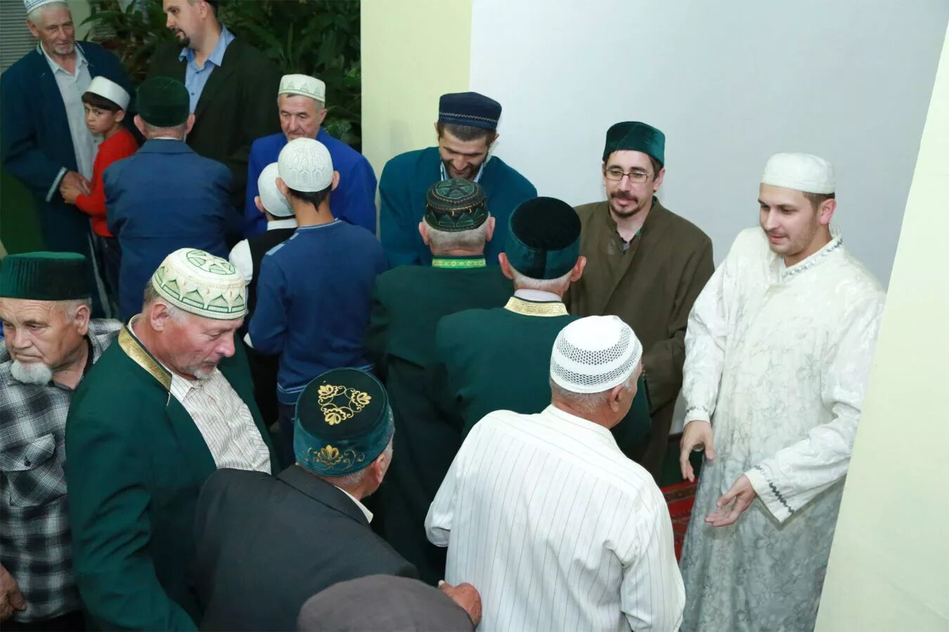 Когда первый таравих 2024. Таравих. Таравих намаз в Москве. Таравих намаз мечеть Кыргызстан.