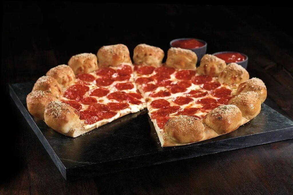 Pizza tower stuffed crust. Наборная пицца. pizza hut. пицца рулет. pizza hut закуски.