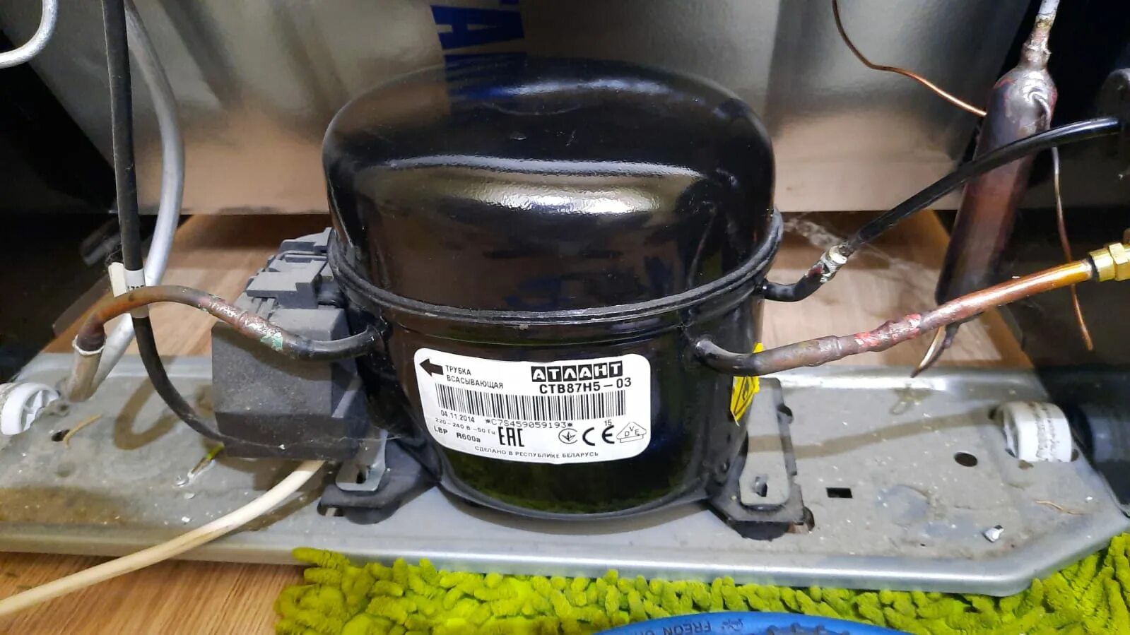 испаритель на компрессоре холодильника. не работает компрессор холодильника атлант. холодильник атлант двухкамерный двухкомпрессорный. холодильник индезит 2х камерный 1 компрессор. не работает компрессор холодильника атлант.