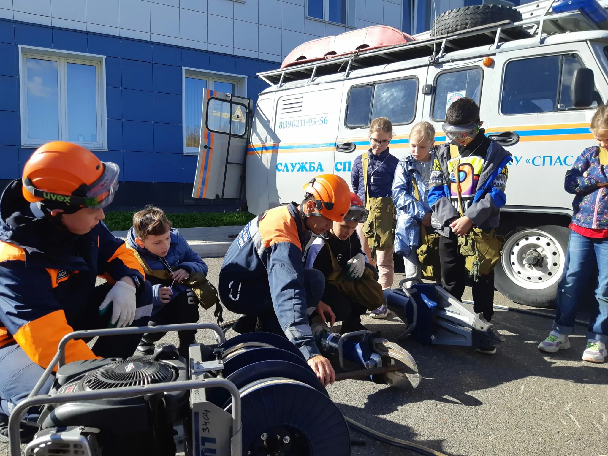 Спасатель красноярск официальный сайт. Кгку спасатель. Кгку спасатель. Эмблема поисково спасательного отряда. Зеленогорск.