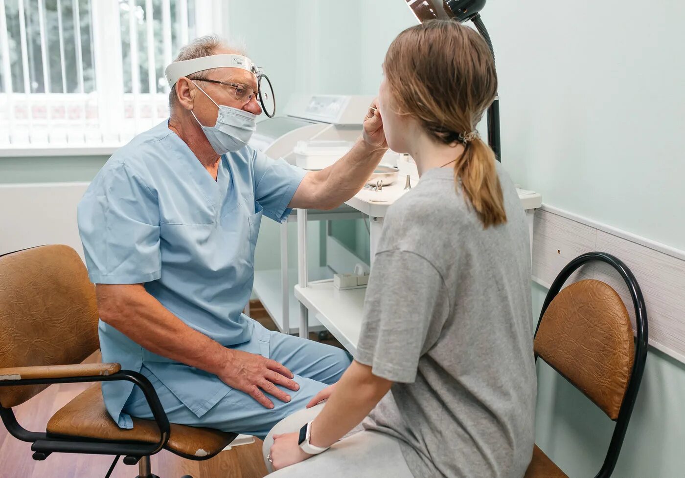 лор доктор лор. доктор ухо. врач оториноларинголог. лор. врач лор отоларинголог.