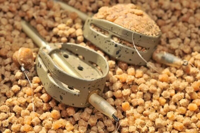 Flat feeder. Кормушка Guru Pellet. Кормушка Pellet Feeder large. Кормушка Preston ICS in-line Pellet Feeder. Пеллетс для методных кормушек.