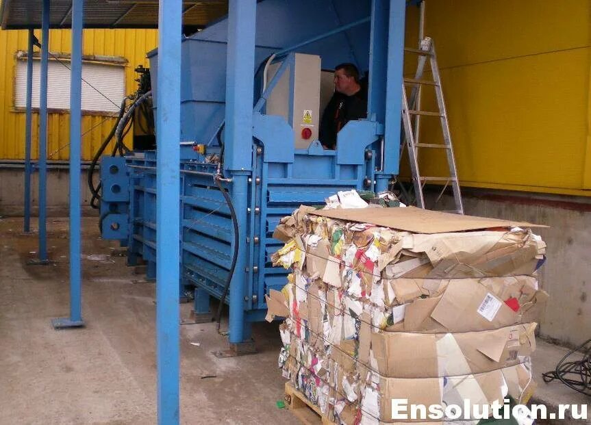 Как прессовать картон. Пресс 3310 гидравлический для макулатуры. Как прессовать картон. Пресс компакторы для макулатуры. Прессовка картона.