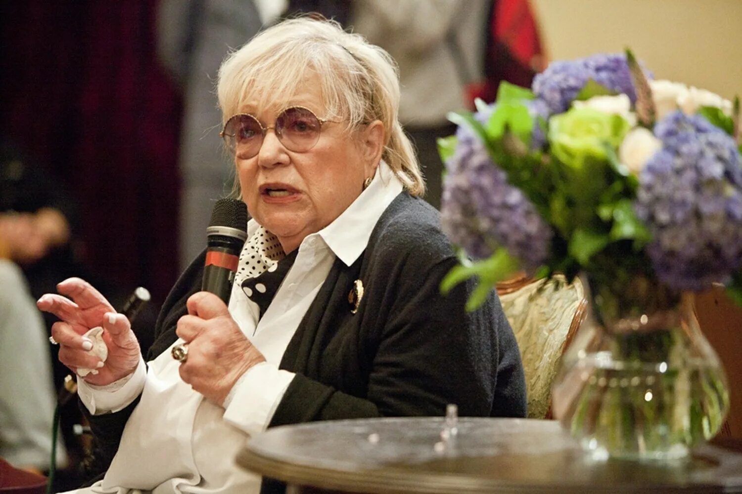 Галина волчек худрук. Юбилей галины волчек. Рыжаков худрук современника. Галина волчек современник. Худрук театра современник.