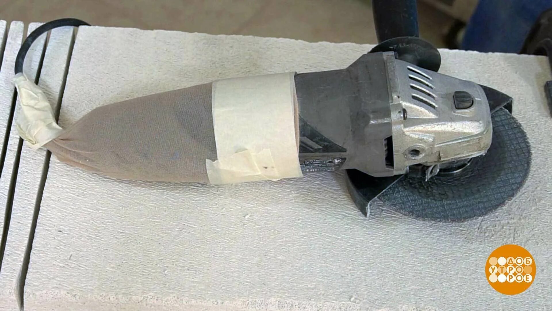 Пилить болгаркой без пыли. Приспособление для болгарки для сбора пыли. Шлифование древесины. Кожух метабо 125 мм для пылеудаления. Насадка для штробления на болгарку 125.