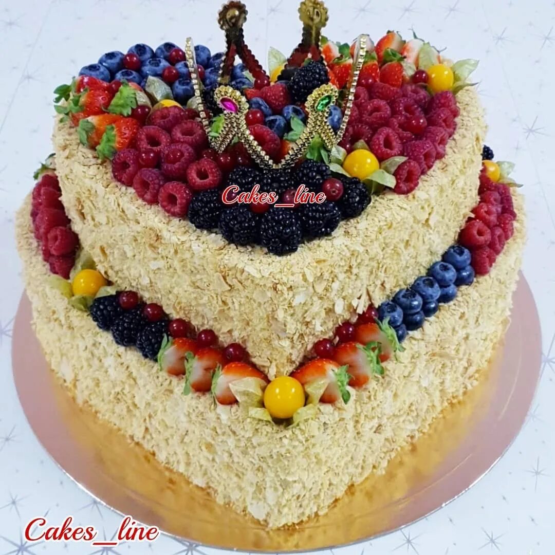 мини тортики 2021. торты ручной работы инстаграмм. декор торта 2021 для женщины. Cakes line. современные модные торты.