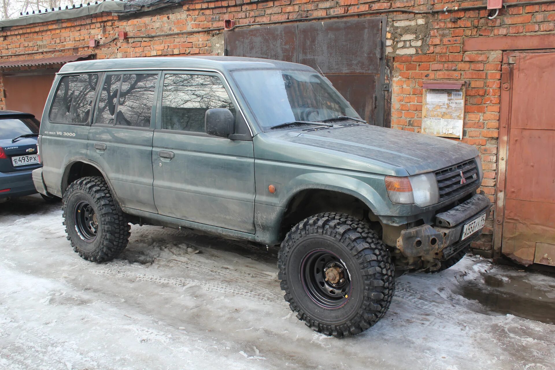 Mitsubishi pajero шины. Мицубиси Паджеро 2 на 35 колесах. Mitsubishi Pajero 2 на 33 колесах. Паджеро 2 на 31 колесах. Митсубиши Паджеро 2 на 33 колесах.