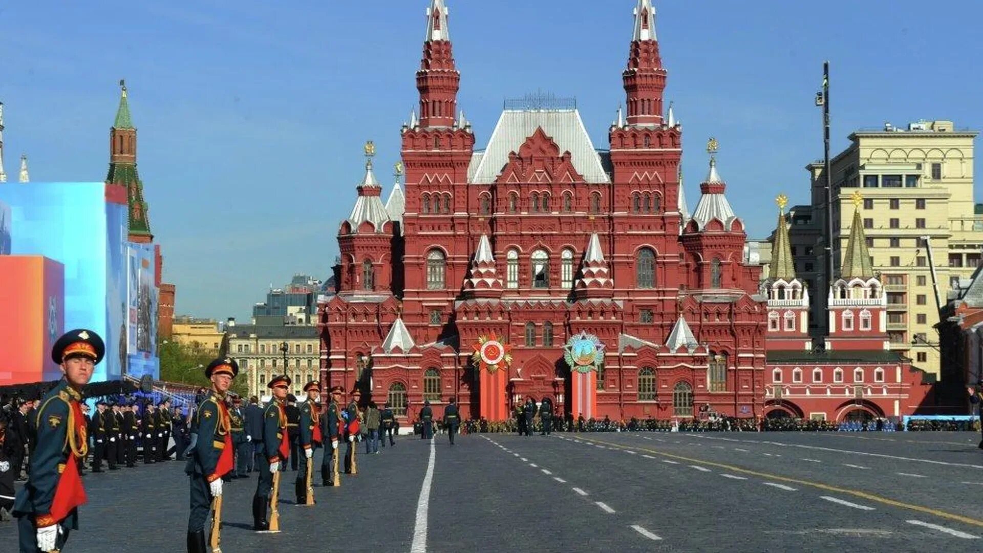 Кремль парад. Парад на красной площади 9 мая. Парад победы в москве на красной площади 9 мая 2022 года. Парад на красной площади 9 мая 2021 года. 9 мая день победы парад победы на красной площади.