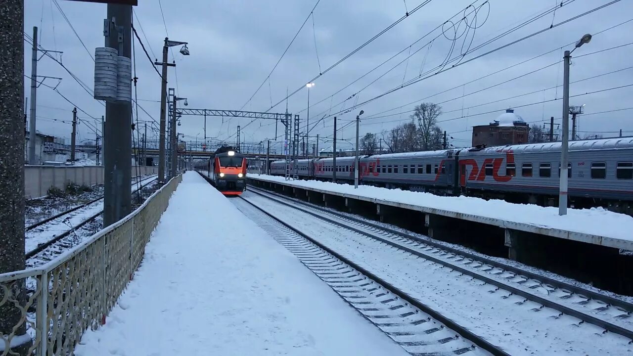 Электричка москва ленинградская сходня. Поезд 001а красная стрела. Поезд 001 красная стрела Санкт-Петербург Москва. 001а «красная стрела» Санкт-Петербург — Москва. Платформа Рижская ОЖД.