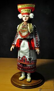 Мордовская кукла в национальном костюме