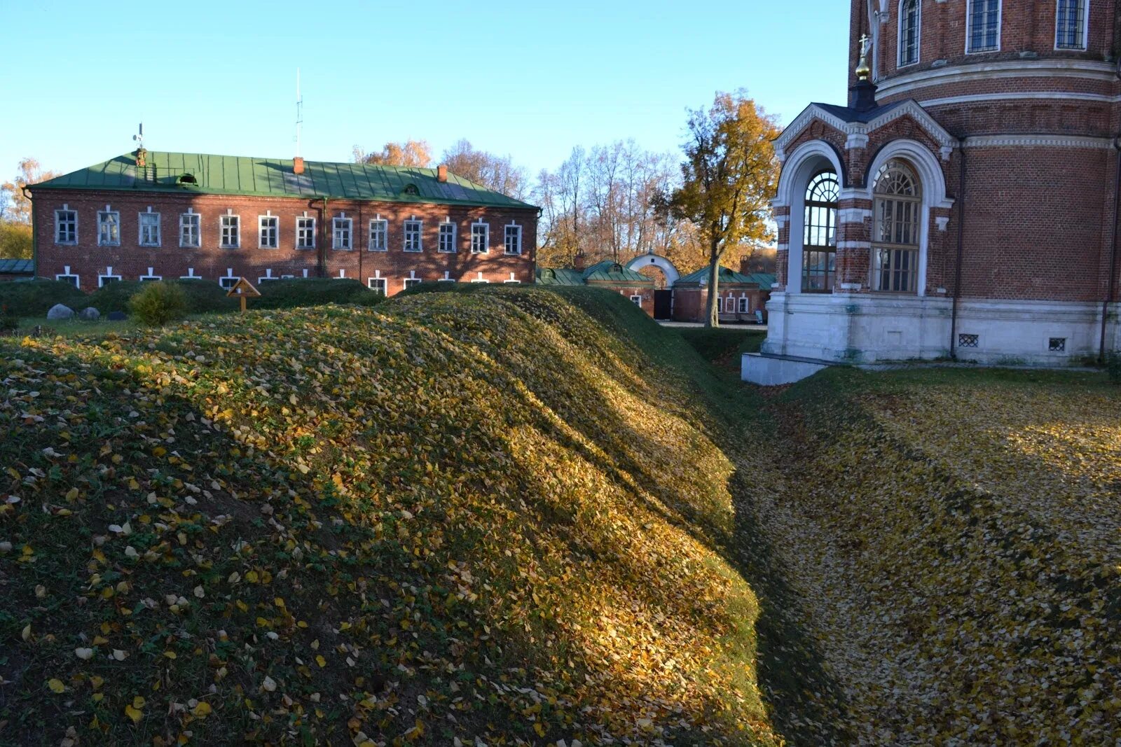 Тучкова поселок. Монастырь Бородино Можайский район. Шевардино монастырь Можайск. Монастырь Тучковой Бородино. Спасо-Бородинский монастырь Маргарита Тучкова.