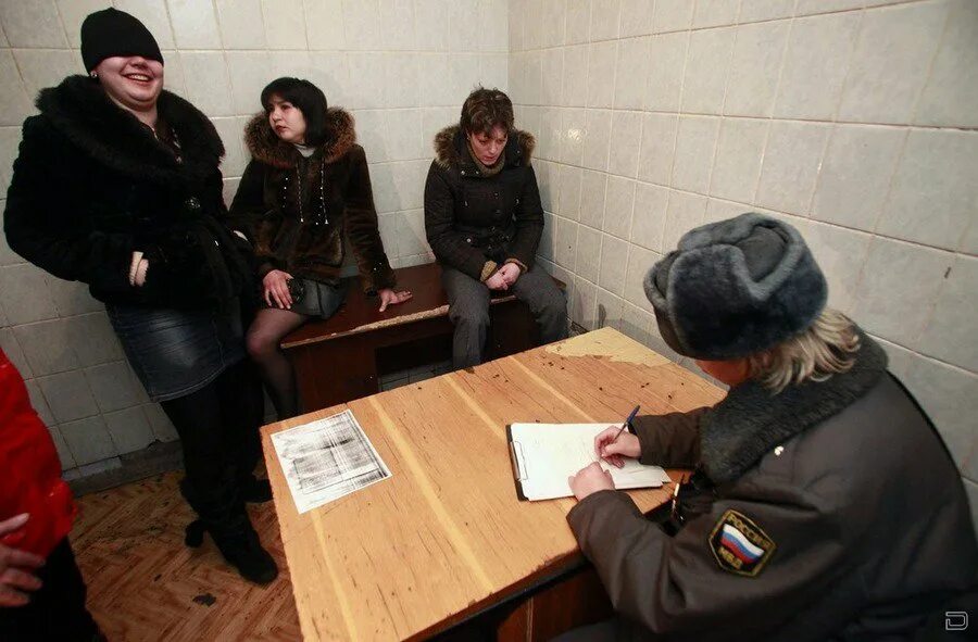 Задержание ночных бабочек. Малайзия девушки легкого поведения. Девушки легкого поведения. Женщина лёгкого поведения. Девушки легкого поведения бишкек.