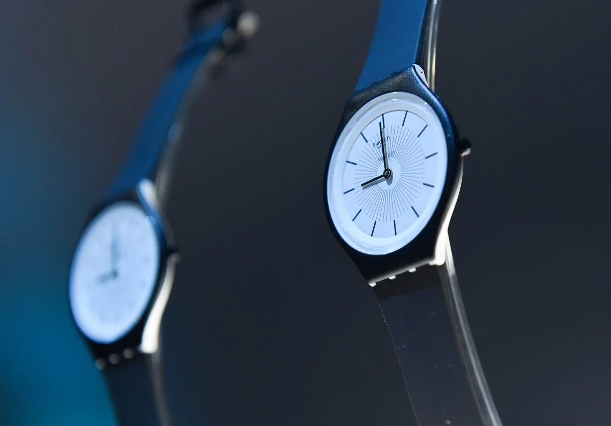 Часы стройные. Swatch тонкие. свотч тонкие часы. самые тонкие часы swatch. swatch тонкие часы мужские.