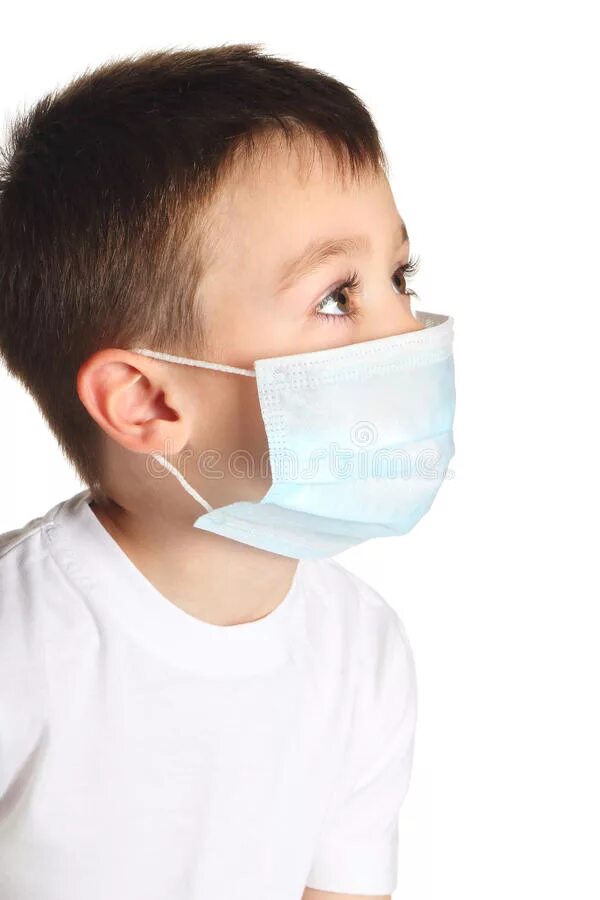 Мальчик в маске. Мальчик в медицинской маске. Мальчик в маске от коронавируса. Фото мальчика в маске медицинской. Маску про мальчика