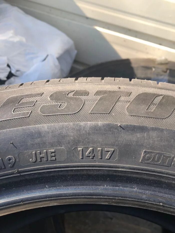 Bridgestone blizzak маркировка года. Бриджстоун шина 1931. Год резины бриджстоун. Бриджстоун близак направление вращения. Дата выпуска шины бриджстоун.