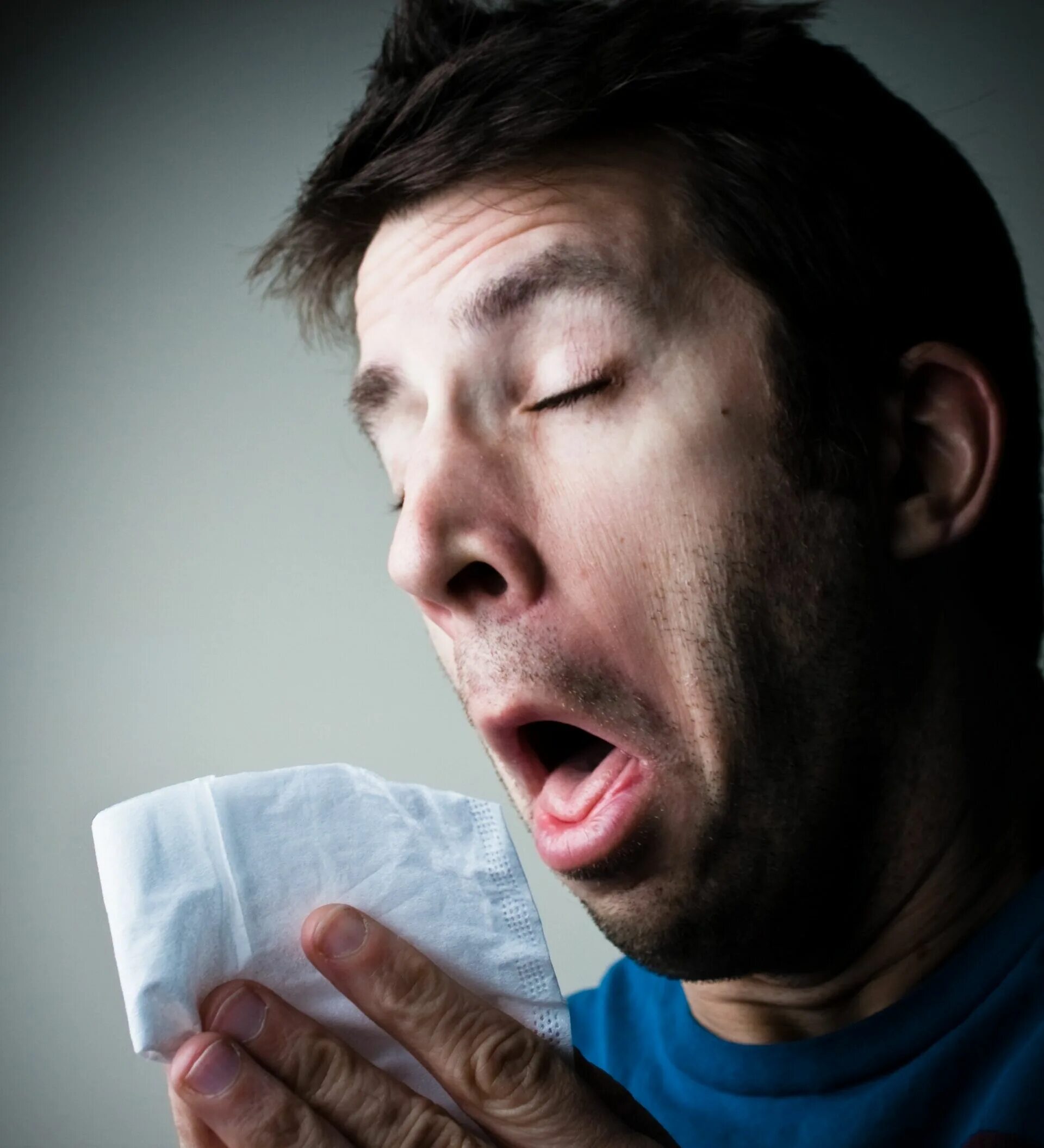 Чихалка. Чихнуть два раза подряд. Чихнуть два раза подряд. Человек чихает. Чихнуть два раза подряд.