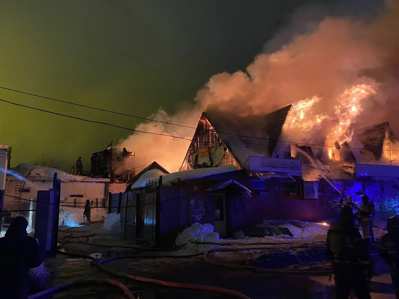 Пожар в татарстане. Пожар в доме. Пожар в Казани. Пожар в Зеленодольске 2022.