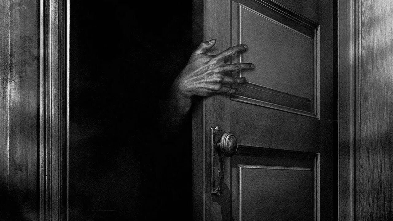 Почему дверь стучит. Стучится в дверь. стучит в дверь. постучаться в дверь. стучись в дверь.