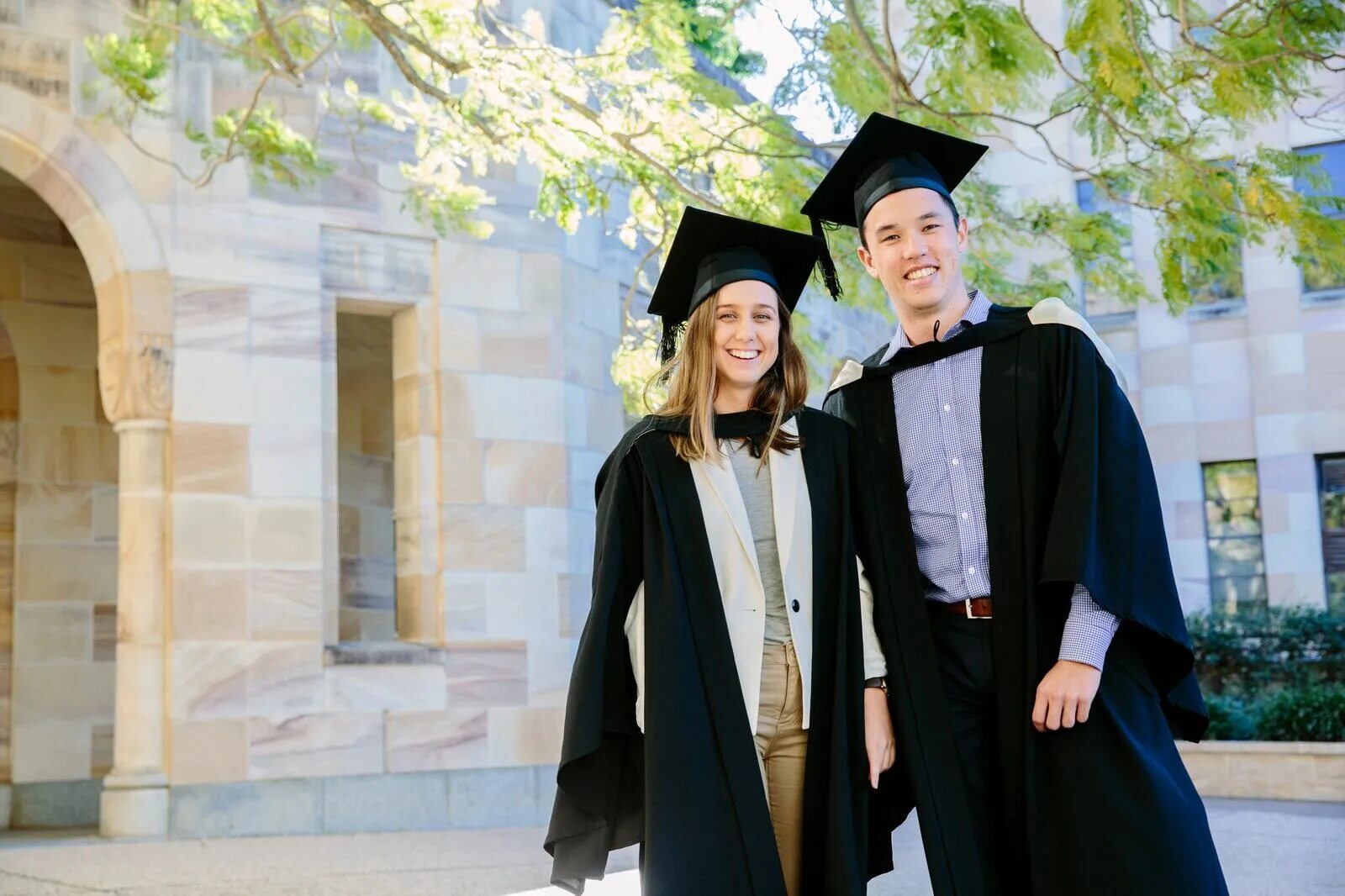 Graduating student is. Девушка бакалавр. Рыцарь-бакалавр. Graduation стиль. The Graduate.