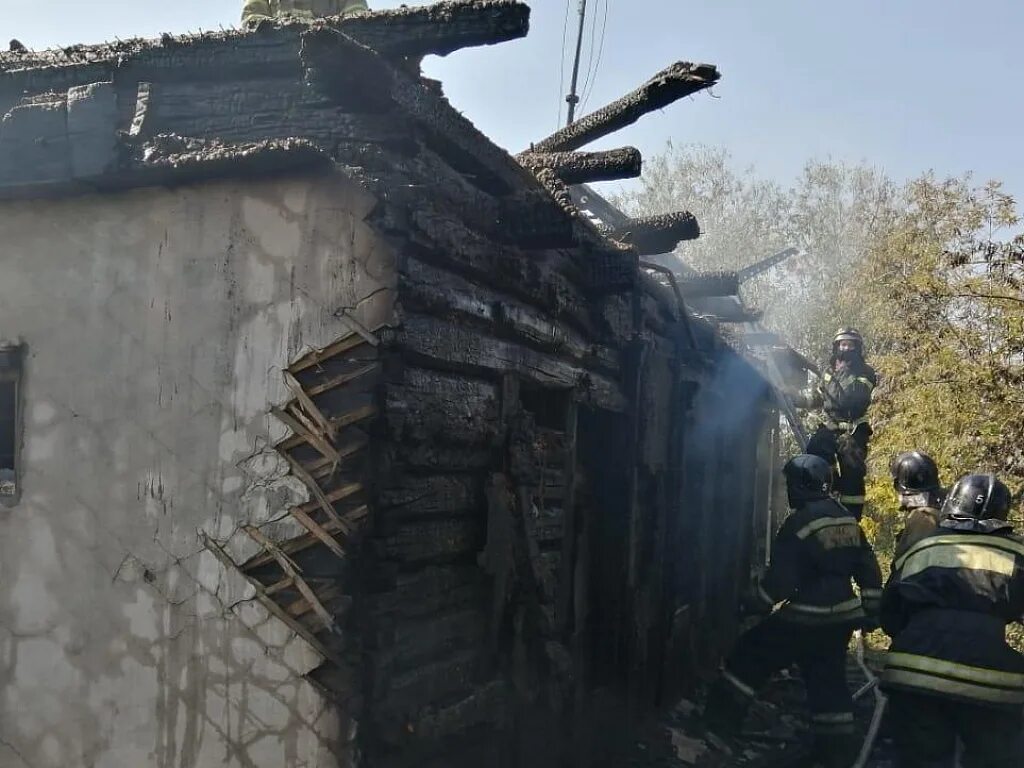 Многоэтажки. Пожар в частном доме. Пожар в чурилово. Чурилово челябинск фото. Чурилово челябинск.