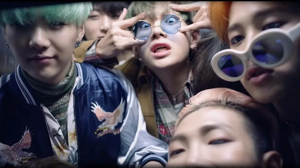 Клипы run. Ран бтс 2015. run бтс 2015. bts run клип. bts эра hyyh.