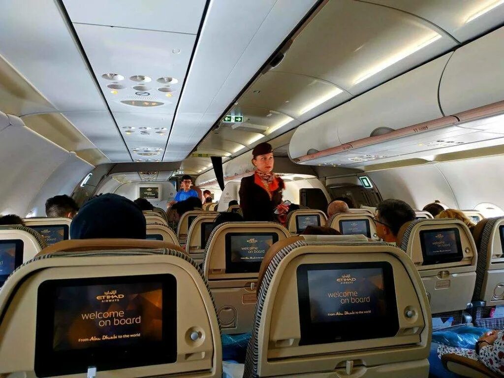 Сайт авиакомпании этихад. Etihad Airways эконом класс. Этихад 787 эконом класс. Этихад самолеты внутри. Etihad Airways эконом класс 787.