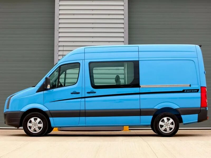 Volkswagen crafter купить. Микроавтобус Volkswagen Crafter Kombi. Фольксваген Крафтер Грузопассажирский. Фольксваген Крафтер 1 поколения. Фольксваген Крафтер Грузопассажирский l3h2.