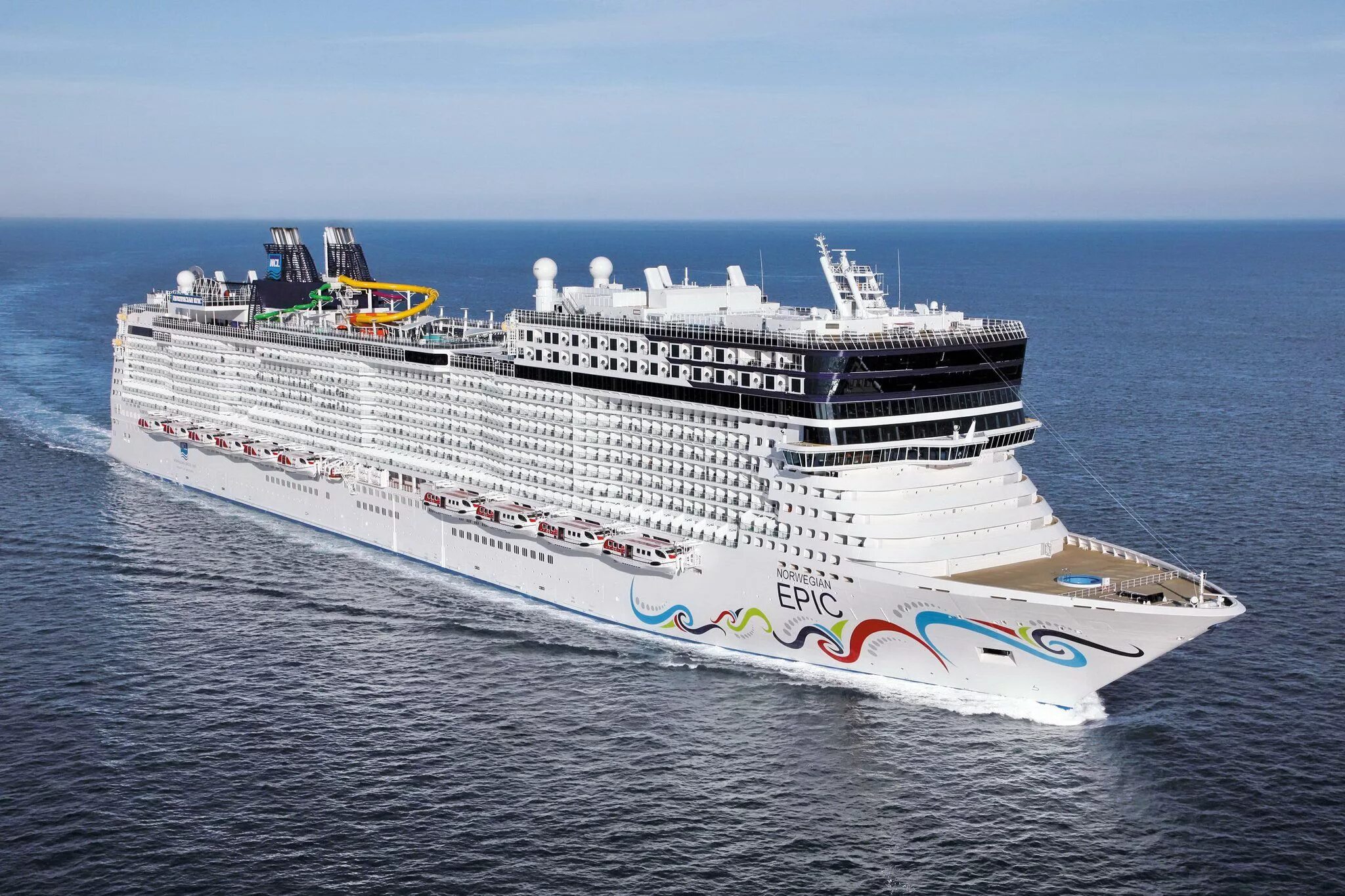 Epic лайнер. Круизный лайнер norwegian epic. Epic лайнер. Корабль norwegian epic. Круизный лайнер норвежен эпик.