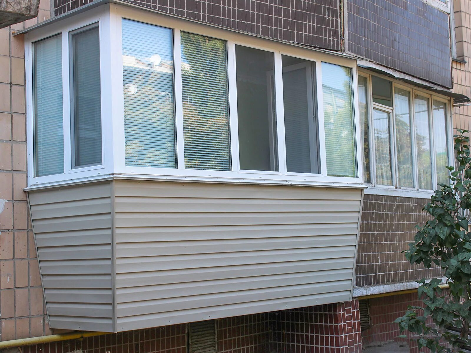 остекление балконов в красноярске. остекление балконов в красноярске. остекление балконов kaleva. застеклить и утеплить балкон. алюминиевый балкон.