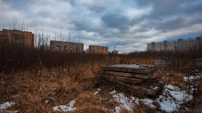 Пустырь в городе. Заброшенные карьеры можайска. Пустырь в городе. Заброшенный пустырь. Заброшенный пустырь.