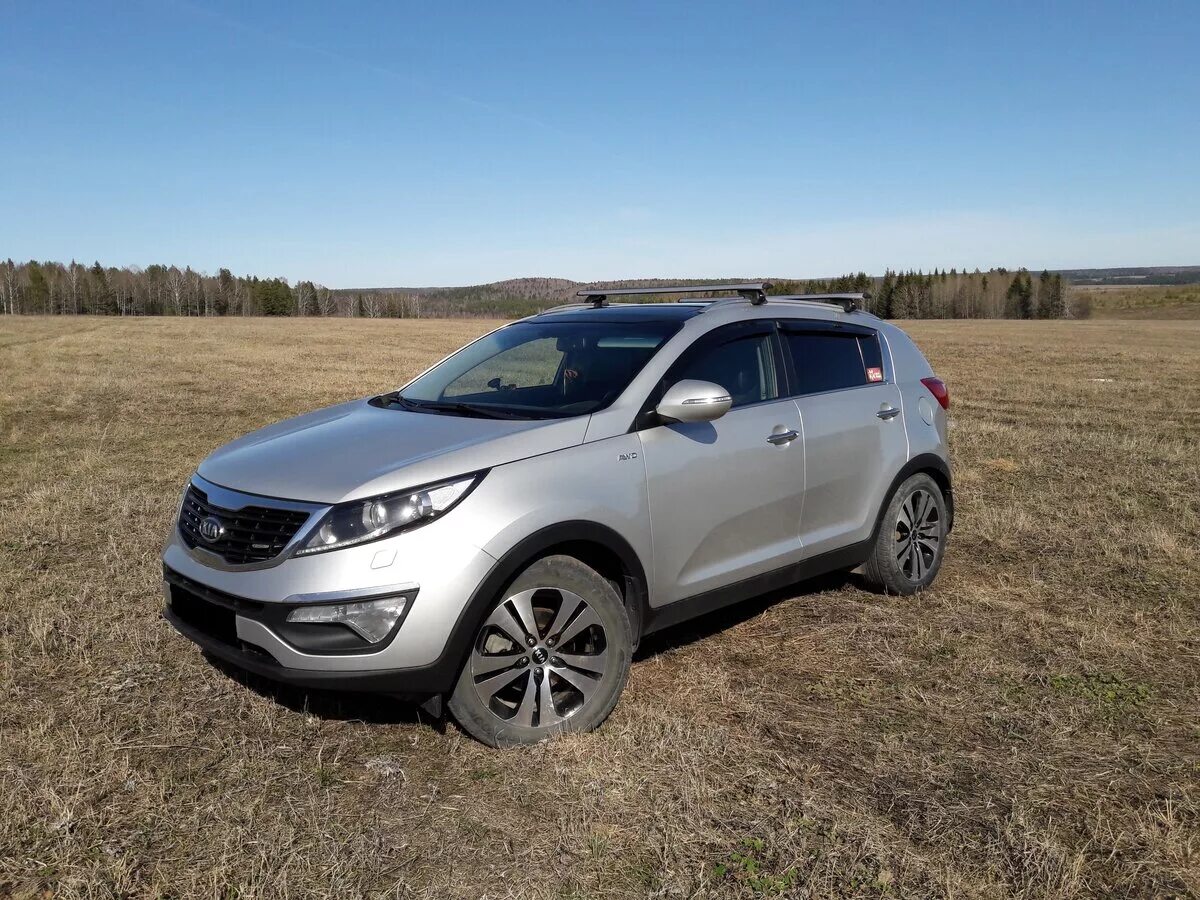 Внедорожная киа спортаж. Kia sportage 3 (2010-2015). Оранжевый смарт 2012 года автомобиль. Киа спортейдж 2011 коричневый. Kia sportage 2011.