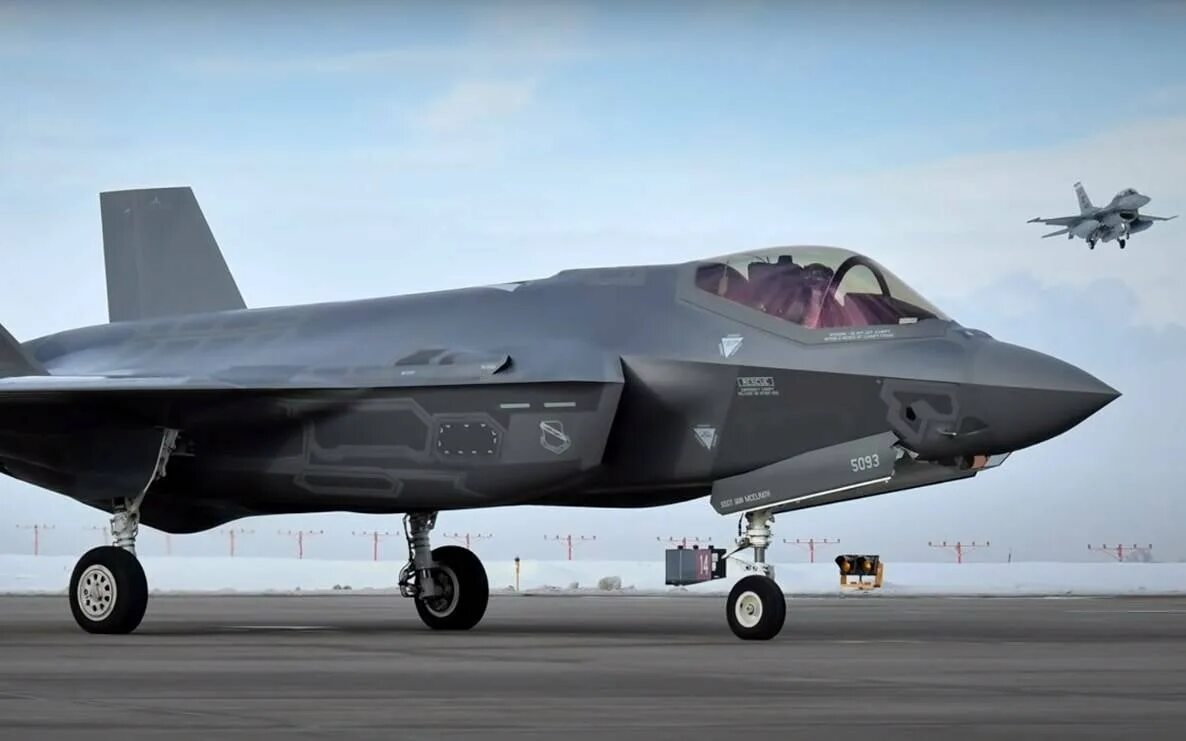 Истребители 5 го поколения. F 35 истребитель. Истребитель 5 поколения США F-35. Истребитель поколения f35. F35 СВВП.