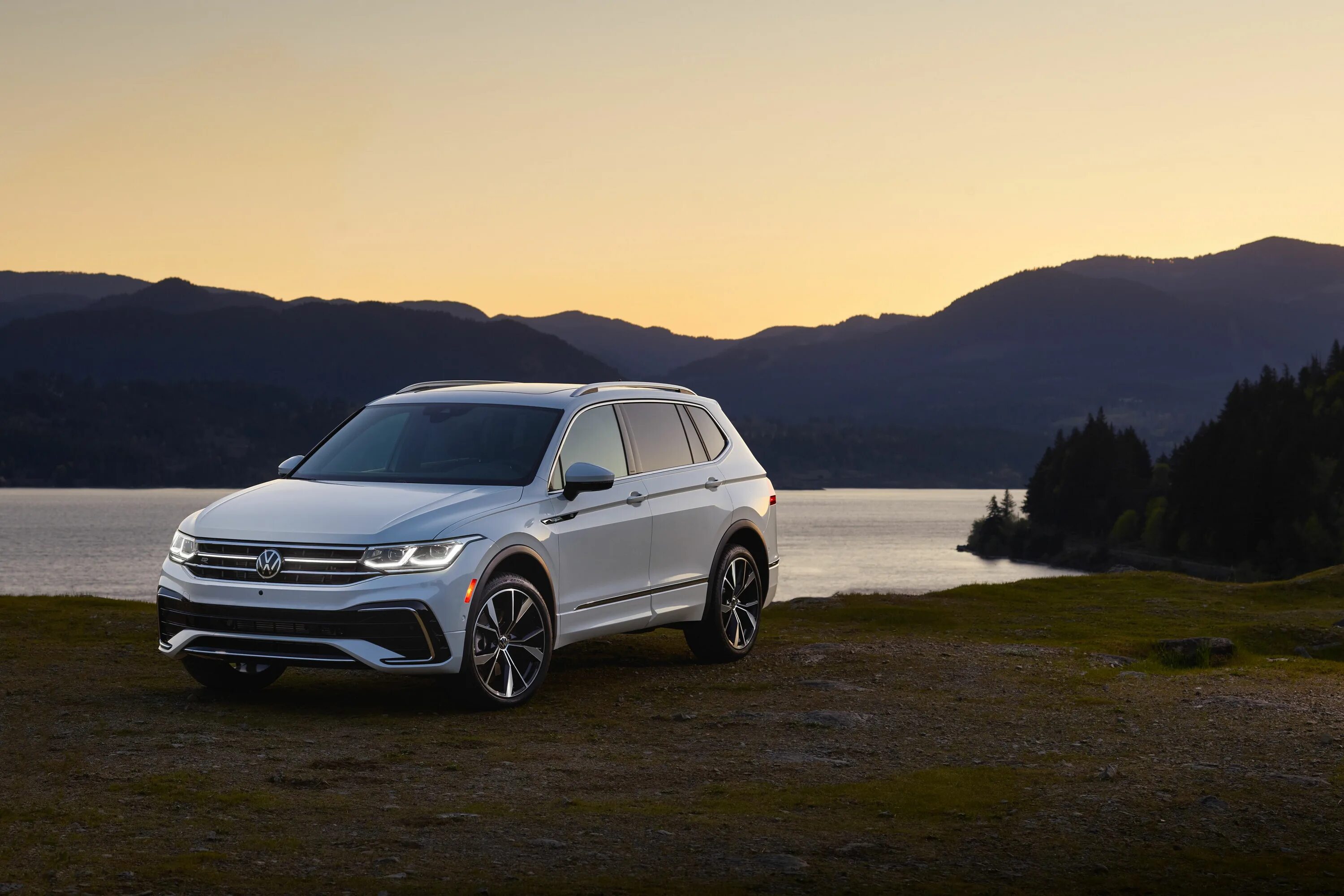 Volkswagen 2022 года. VW Tiguan 2022 r line. Новый Volkswagen Tiguan 2022. Volkswagen Тигуан 2022. Новый Фольксваген Тигуан 2022.