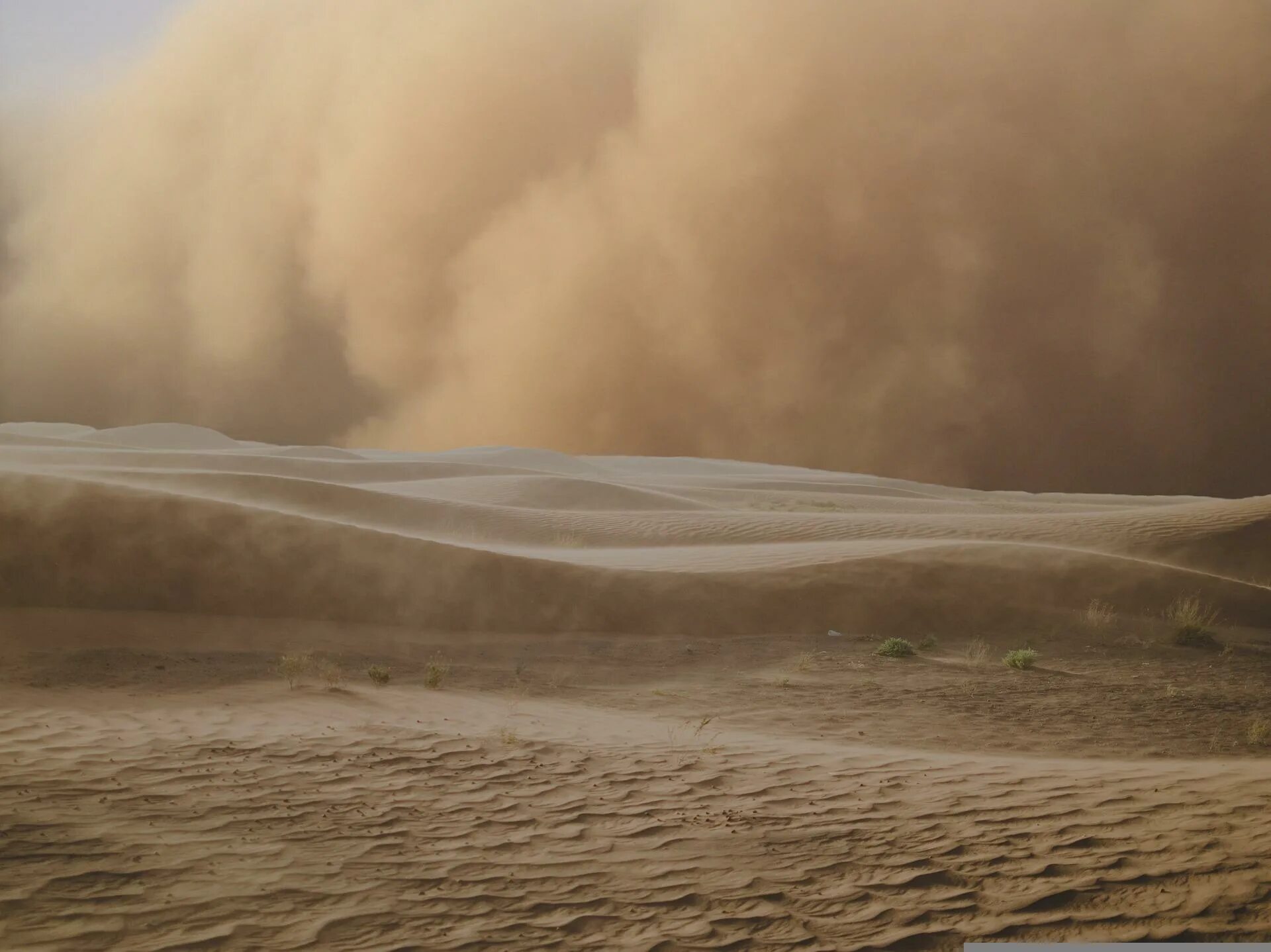 Самум в африке. Песчаные бури в сычево. Пылевые бури на марсе. Песчаная буря дюна. Пустыня сахара пыльная буря.