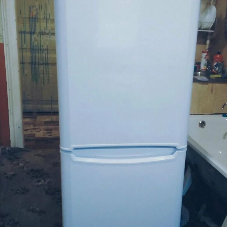 Холодильник Индезит 150 см. Индезит b