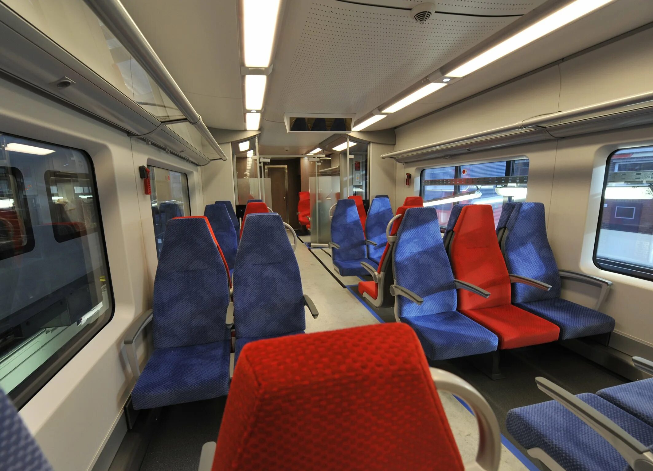 Сидячий 3с 016м. Сидячий фпк 2с. Поезд 132у сидячий вагон. Сидячий поезд в москву. Сидячий 3с 016м.