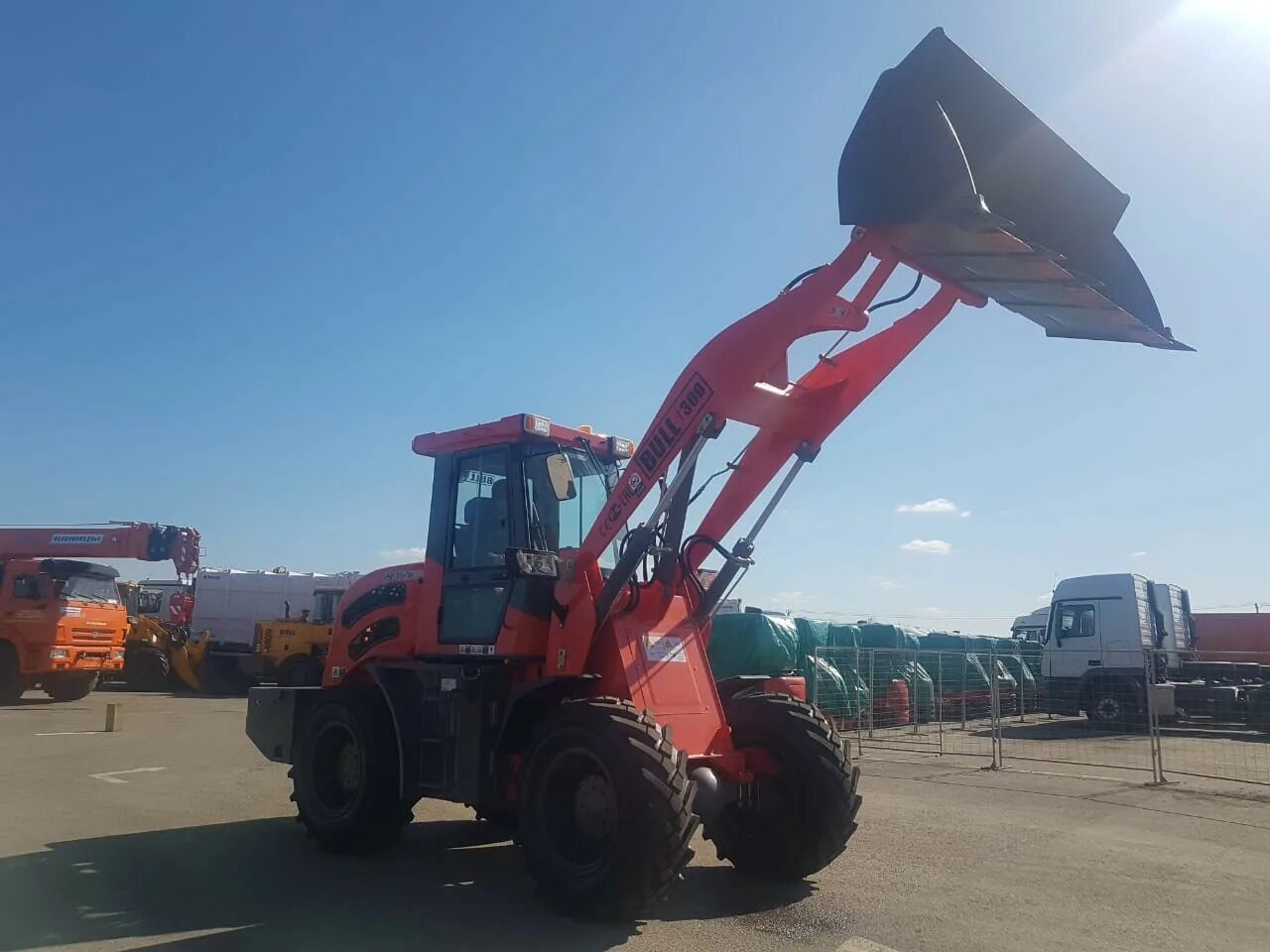 Бул 300. Погрузчик фронтальный одноковшовый bull sl300. Погрузчик bull sl930. Бул 300. Бул 300.