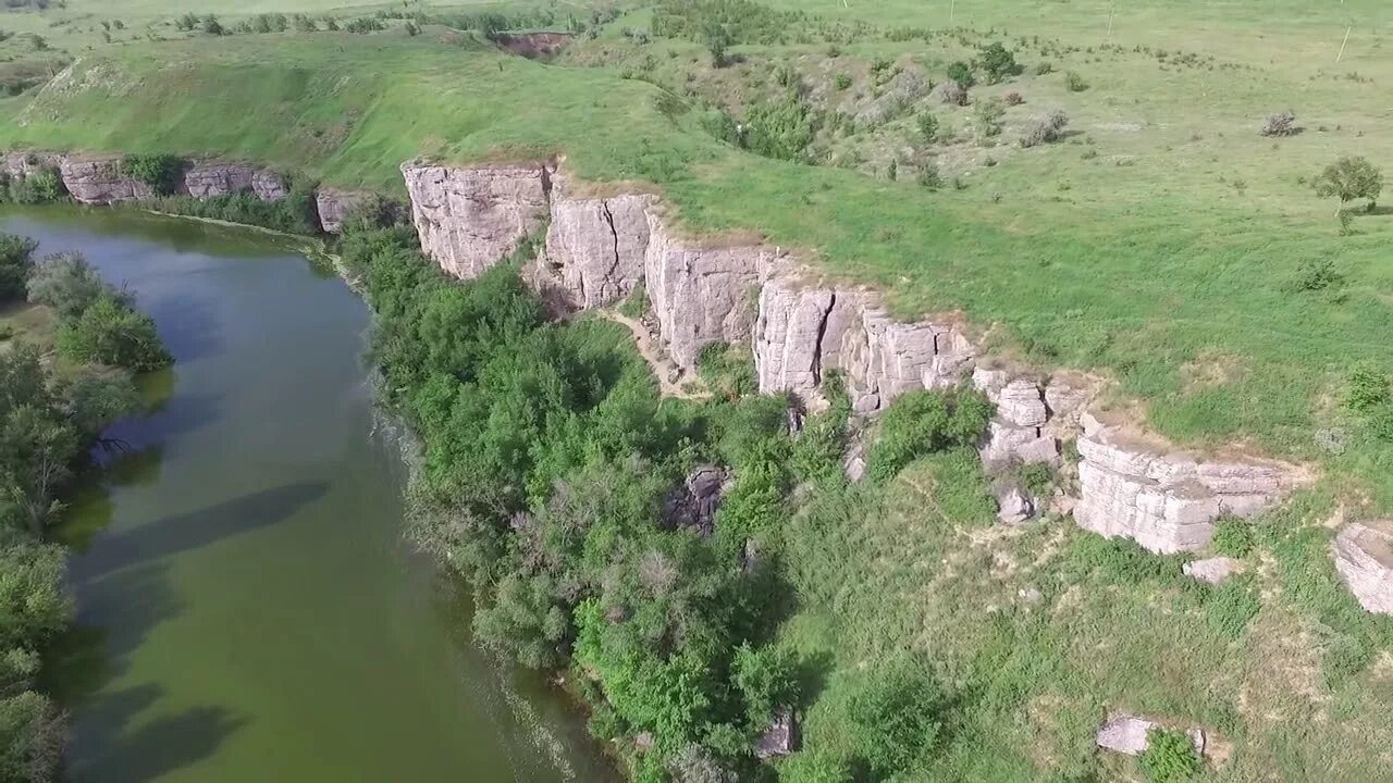 Поселок жирнов ростовская. Зайцевские скалы Ростовская область. Красный Сулин Зайцевские скалы. Каньон в Быстрогорске Ростовская область. Жирнов Тацинский район.