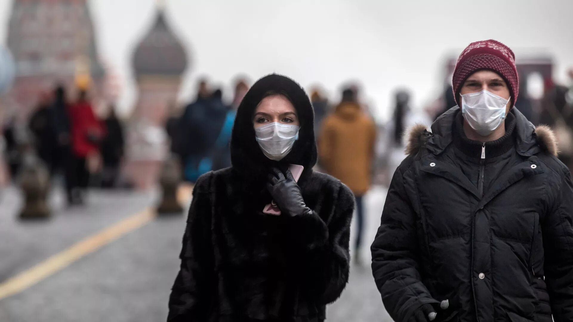 Москва будет маска. Пандемия Covid-19 в России люди в масках. Люди в масках Москва. Человек в маске. Москвичи в масках.