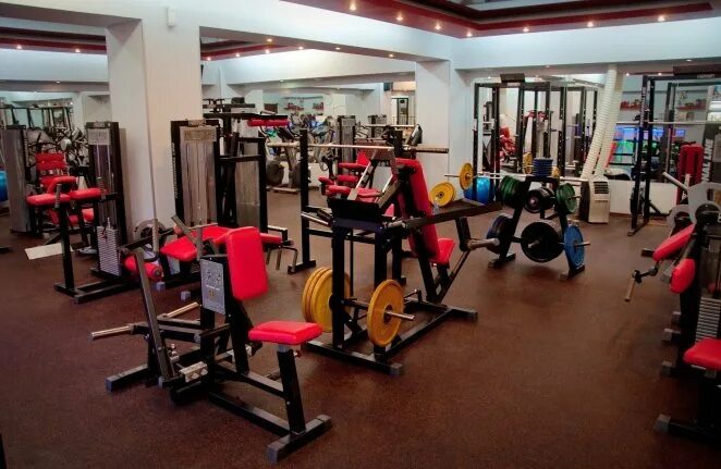 Фитнес на полежаевской. Спортзал в москве x-fit. Спортивный клуб. Green city fitness зеленоград. World class митино бассейн.