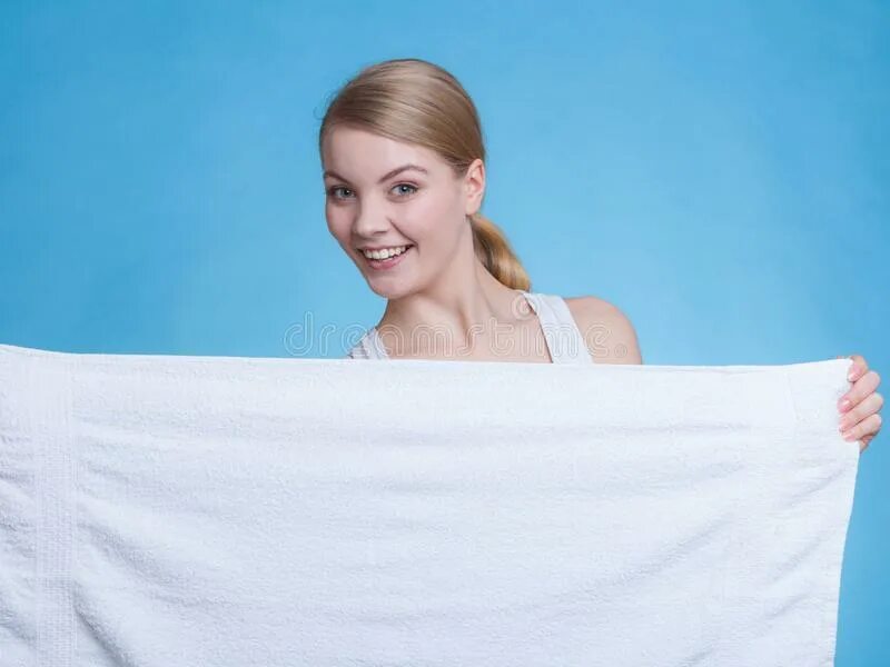 Скинул полотенце