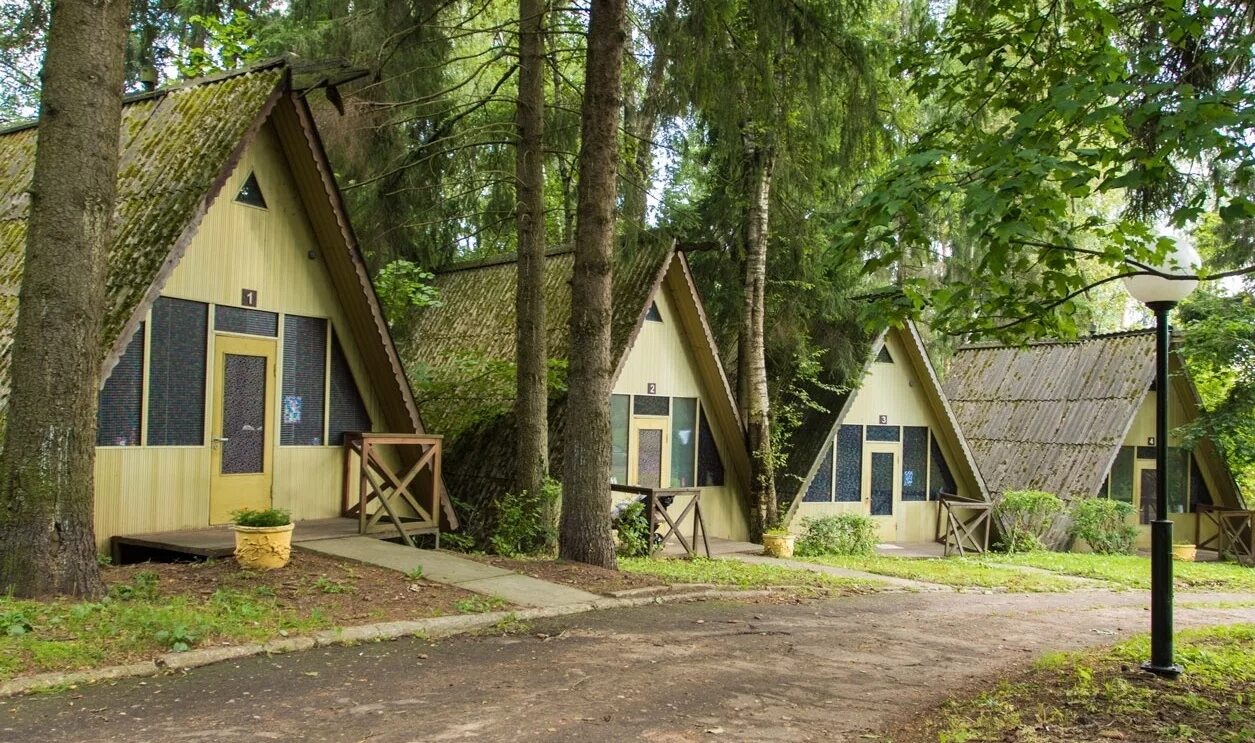 Camping в подмосковье. Санаторий Солнечная Поляна Звенигород. Пансионат Солнечная Поляна Звенигород. Солнечная Поляна кемпинг Звенигород. Пансионат Солнечная Поляна Московская область.