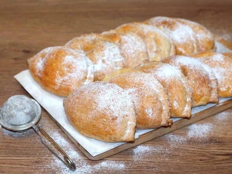 Пирожки с яйцом и луком. Пирожки с вишней в духовке. Начинка для пирожков из творожного теста. Пирожки трубочки. Пирожки с творогом жареные.
