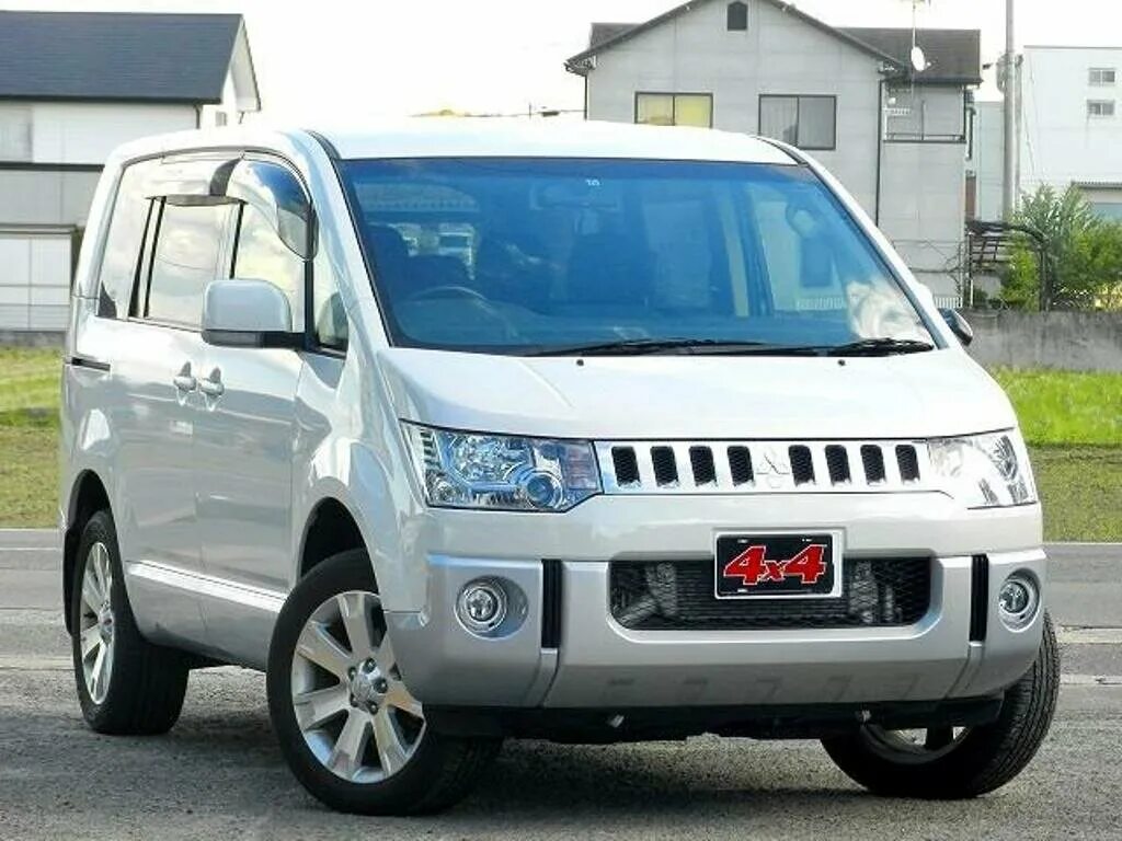 Мицубиси с пробегом дизель. Mitsubishi Delica 2013. Mitsubishi Delica d6. Мицубиси Делика 2013. Mitsubishi Delica d:2 2013.