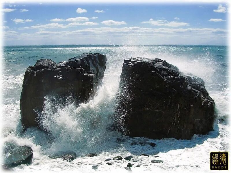 Вода камень точит. Разрушение камней водой. Скалы обточенные морем. Вода разрушает камни. Почему вода камень точит