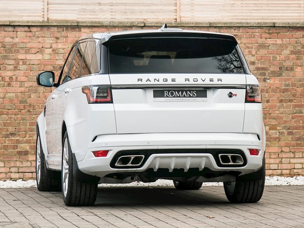 Переделка range rover. Range rover svr белый. Переделка range rover. Range rover sport l320 r22. Range rover sport grey 2020.