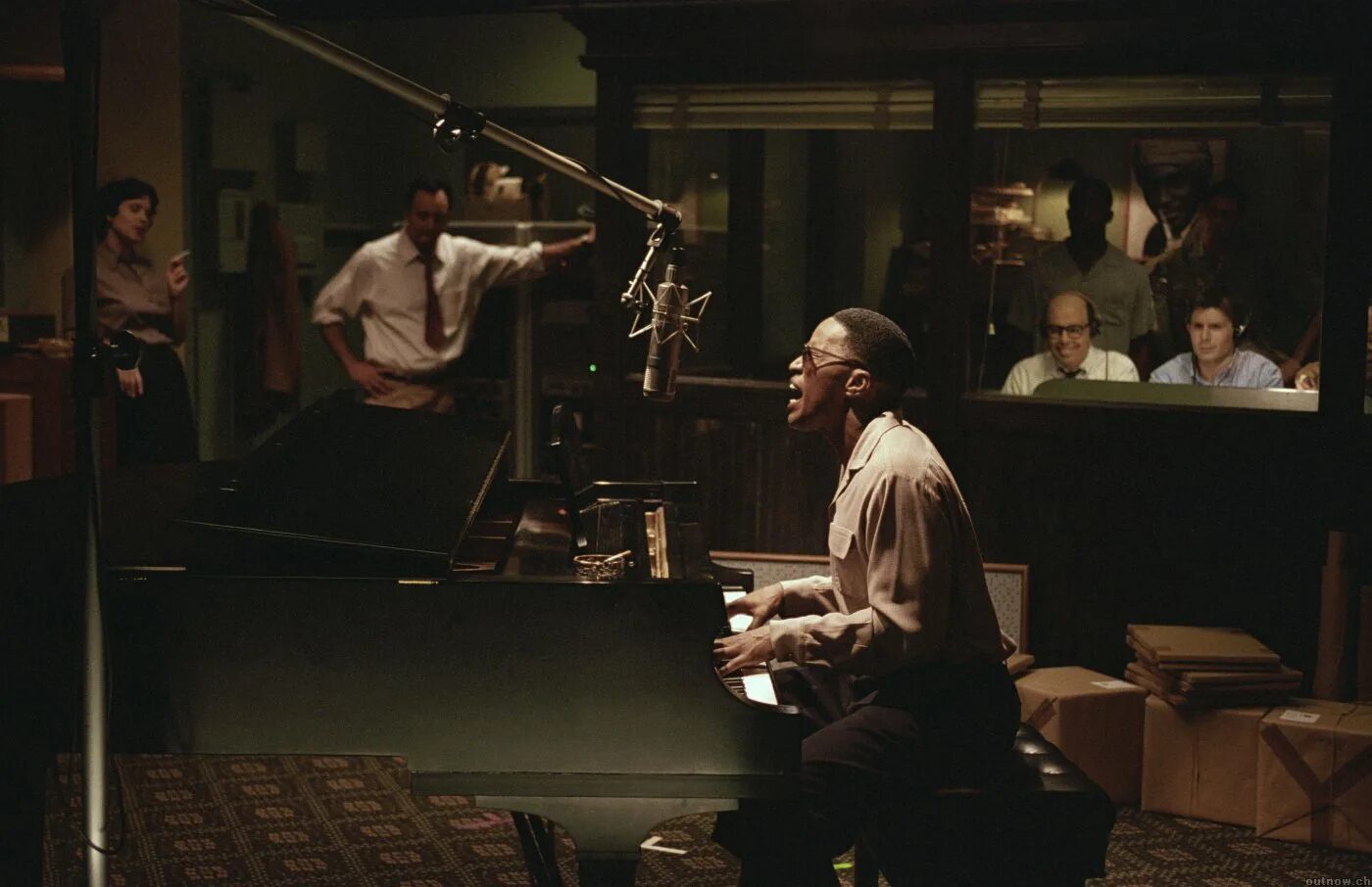 Рэй чарльз кадры из фильма. Реджина king ray charles. Фильм рей рей чарльз. Ray movie. Рэй 2004.