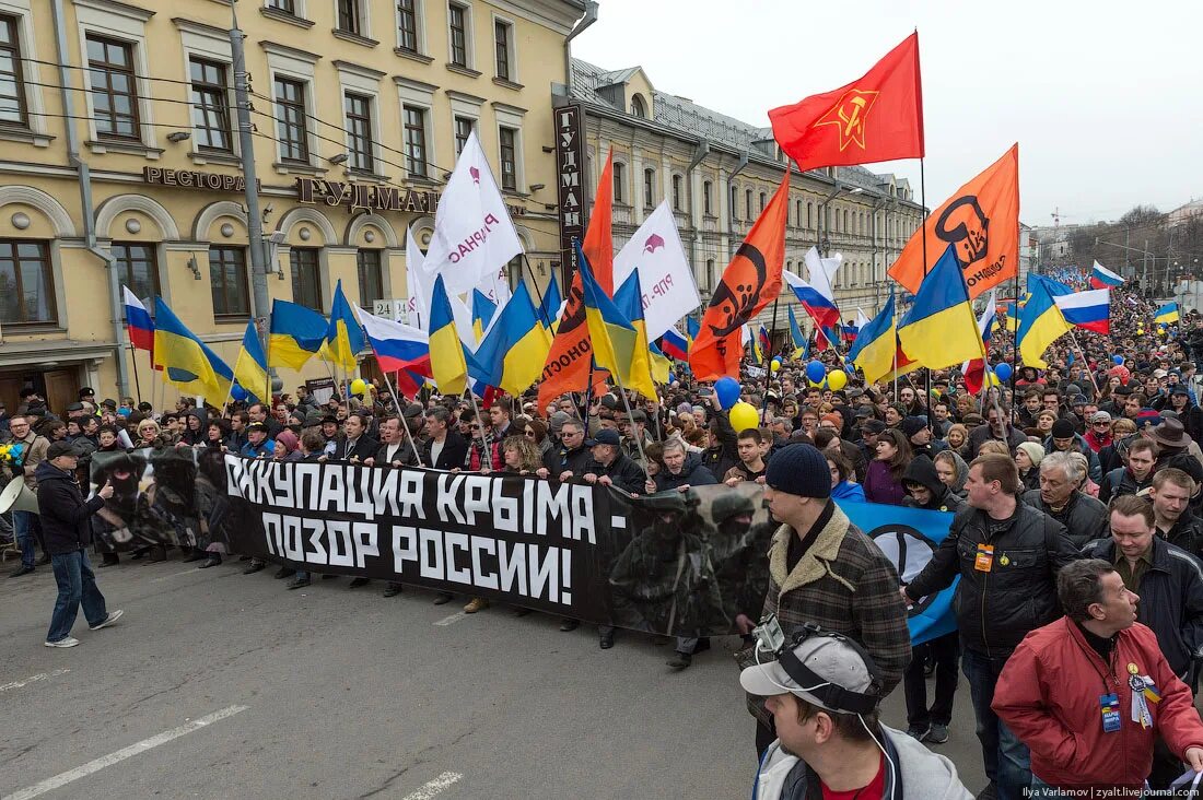 Митинг против России в Украине. Митинг за Украину в Москве. Россия против бандеровцев. Украинцев конец