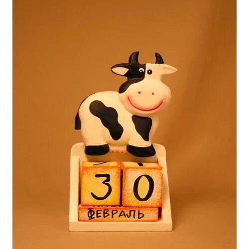 Вечный календарь корова. Календарь с коровами. Деревянные календари коровка. Fix Price вечный календарь корова. Сколько стоят коровки